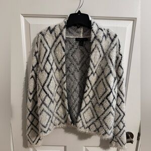 August Silk Diamond Eyelash Open Cardigan Bolero White Black Size M